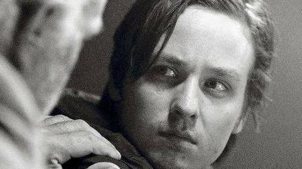Immer wieder treten immer wieder andere Leute Niko (Tom Schilling) ziemlich nahe. 