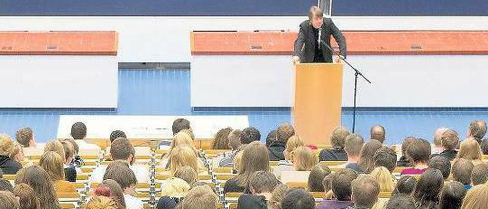 Sparkompromiss. Hessen, Bayern und Berlin wollen auch W 3-Professoren besser bezahlen, dafür aber Leistungszulagen anteilig kürzen.