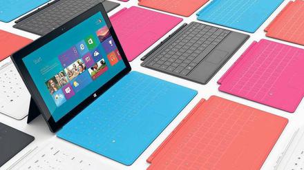 Mit Tastaturklappe und im 16:9-Format. Mit dem Surface-Tablet stellt Microsoft einen eigenen Windows-8-Flachcomputer her. Die Preise – das Einstiegsmodell kostet 479 Euro – liegen in etwa auf dem Niveau von Apples iPads.