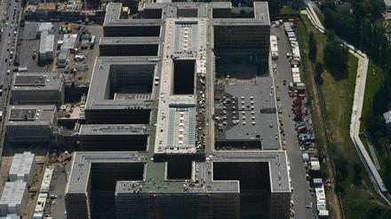 Der BND-Neubau in Berlin wird teurer als geplant, doch ein Komplettumzug nach Berlin bietet laut Bundesrechnungshof hohe Einsparmöglichkeiten.