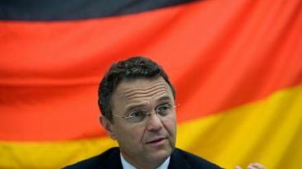 Friedrich will auch die Bundespolizei einsetzen, um die Asylverfahren für Flüchtlinge zu beschleunigen.