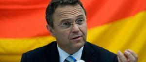 Friedrich will auch die Bundespolizei einsetzen, um die Asylverfahren für Flüchtlinge zu beschleunigen.