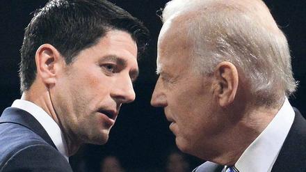 Duell der Gegensätze: Größer konnte der Kontrast zwischen Ryan (links) und Biden nicht sein. Der eine legte dar, der andere biss zu. Doch genau das war ihre Aufgabe. Der Republikaner sollte unentschlossene Wähler gewinnen, der Demokrat die Leidenschaft bei der eigenen Klientel wieder entfachen. Foto: Michael Reynolds/AFP
