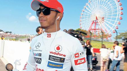 Abschied vom Freizeitpark. Lewis Hamilton fällt neben der Rennstrecke immer wieder durch kleinere und größere Eskapaden auf. Das soll sich künftig ändern. 