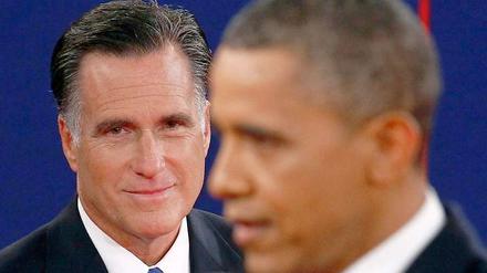 Mitt Romney und Barack Obama während der zweiten Fernsehdebatte.