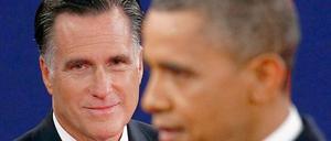 Mitt Romney und Barack Obama während der zweiten Fernsehdebatte.
