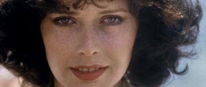Durch den Erotik-Film „Emmanuelle“ wurde sie berühmt, am 18. Oktober 2012 ist die niederländische Schauspielerin Sylvia Kristel ist tot im Alter von 60 Jahren ihrem Krebsleiden erlegen.