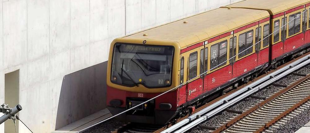 Angesicht der jüngsten Fälle forderte der Berliner Fahrgastverband erneut Videokameras auf S-Bahnhöfen.