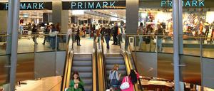 Zieht vor allem weibliche Kunden an: das Geschäft von Primark in Tempelhof-Schöneberg.