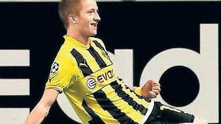 Knapp vorbeigerutscht. Marco Reus bejubelt seinen Treffer zum 1:0. Fast hätte es für den BVB zum Sieg gereicht. Foto: Reuters