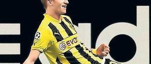 Knapp vorbeigerutscht. Marco Reus bejubelt seinen Treffer zum 1:0. Fast hätte es für den BVB zum Sieg gereicht. Foto: Reuters