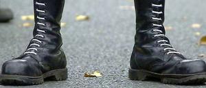 In Brandenburg steigt die Zahl der rechtsextremistischer Straftaten. Jetzt wollen die Behörden härter gegen Neonazis vorgehen.