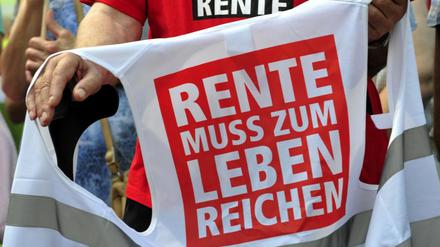 Auch Normalverdiener müssen sich - neuen Berechnungen des Bundesarbeitsministeriums zufolge - Sorgen um ihre Rente machen.