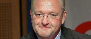 Innensenator Frank Henkel muss sich vor dem Parlament zum Thema NSU erklären.