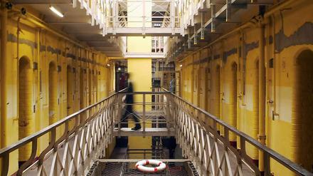 Blick in die JVA Tegel - 261 Häftlinge aus Charlottenburg ziehen für einen Tag hier ein.