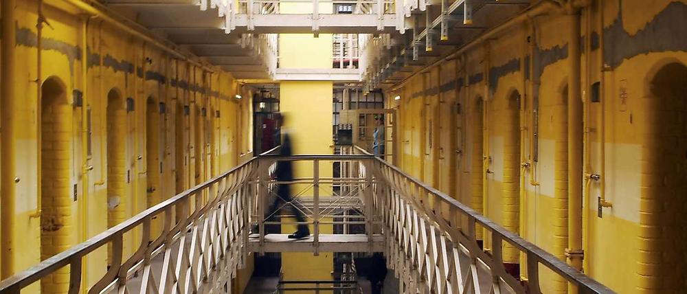Blick in die JVA Tegel - 261 Häftlinge aus Charlottenburg ziehen für einen Tag hier ein.