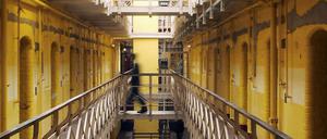 Blick in die JVA Tegel - 261 Häftlinge aus Charlottenburg ziehen für einen Tag hier ein.