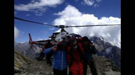 Nepal: Lawine tötet neun Bergsteiger.