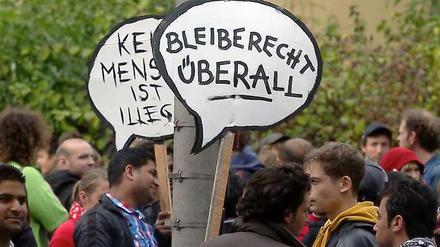 Derzeit marschieren hunderte Asylbewerber von Bayern nach Berlin - aus Protest gegen die Zustände in ihren Heimen.