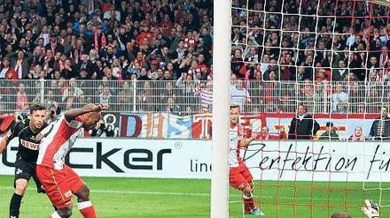 Jetzt aber. Unions Silvio trifft im zweiten Nachsetzen zum 1:1-Ausgleich. Am Ende siegten die Berliner 2:1.