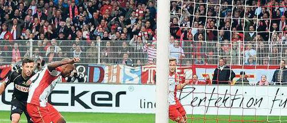 Jetzt aber. Unions Silvio trifft im zweiten Nachsetzen zum 1:1-Ausgleich. Am Ende siegten die Berliner 2:1.