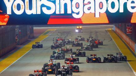 Nach dem Start war Lewis Hamilton, der von der Pole-Position gestartet war, an erster Position. Am Ende stand jedoch Sebastian Vettel ganz vorn.
