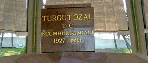 Der Sarkophag des ehemaligen türkischen Präsidenten Turgut Özal. Seine Leich esoll jetzt exhumiert werden.