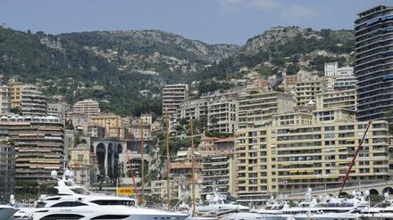 Teure Wohnungen, schicke Schiffe: Wer noch Geld übrig hat, kann es zum Beispiel in Monaco los werden. Verdient wird es meist woanders.