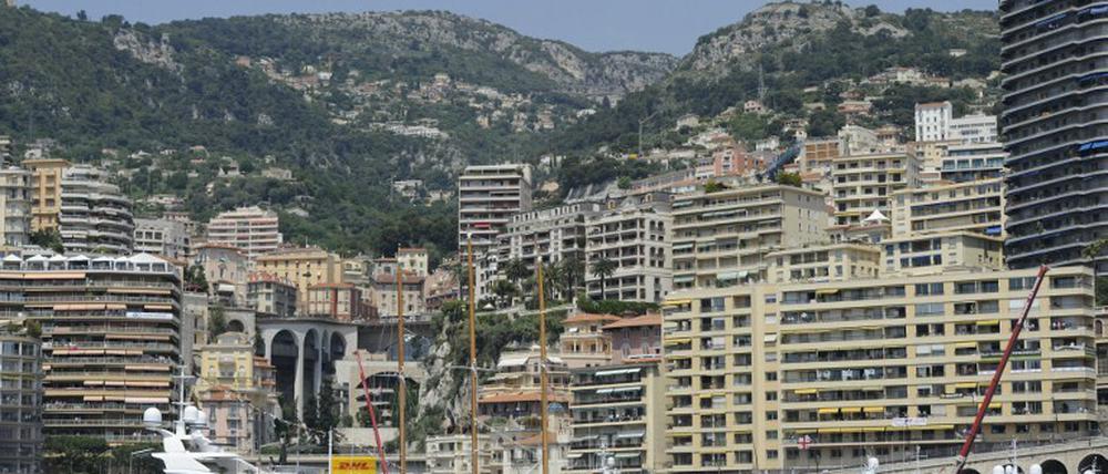 Teure Wohnungen, schicke Schiffe: Wer noch Geld übrig hat, kann es zum Beispiel in Monaco los werden. Verdient wird es meist woanders.