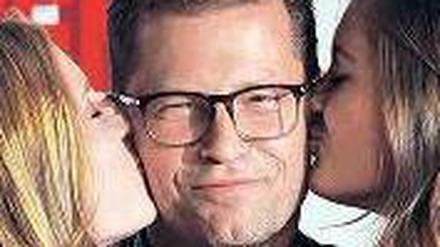 Hahn im Korb. Til Schweiger mit seinen Töchtern Lilli und Luna (re.). Foto: dpa