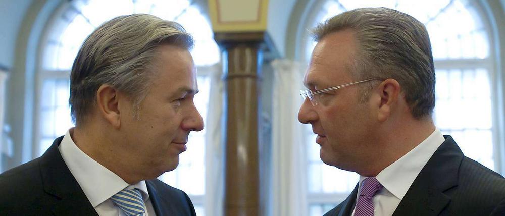 Schlechte Umfragewerte für Berlins Regierenden Bürgermeister Klaus Wowereit (SPD) und Innensenator Frank Henkel (CDU)