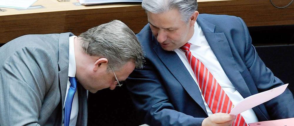 Auf der Suche nach einem Wirtschaftssenator: Frank Henkel (CDU, links) und Klaus Wowereit (SPD).