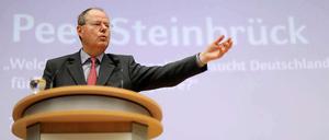 Peer Steinbrück steht in der Kritik - wegen einer Sponsorenwerbung für ein Schachturnier.