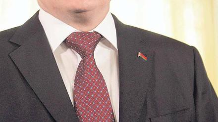 Machtdemonstration: Der autoritär regierende weißrussische Staatschef Alexander Lukaschenko spottet über die Kritik des Westens an den Wahlen. 