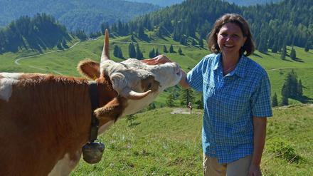 Nicht nur Tiere mögen Ilse Aigner: Sie soll für die CSU die Sympathien der weiblichen Wähler zurück gewinnen.