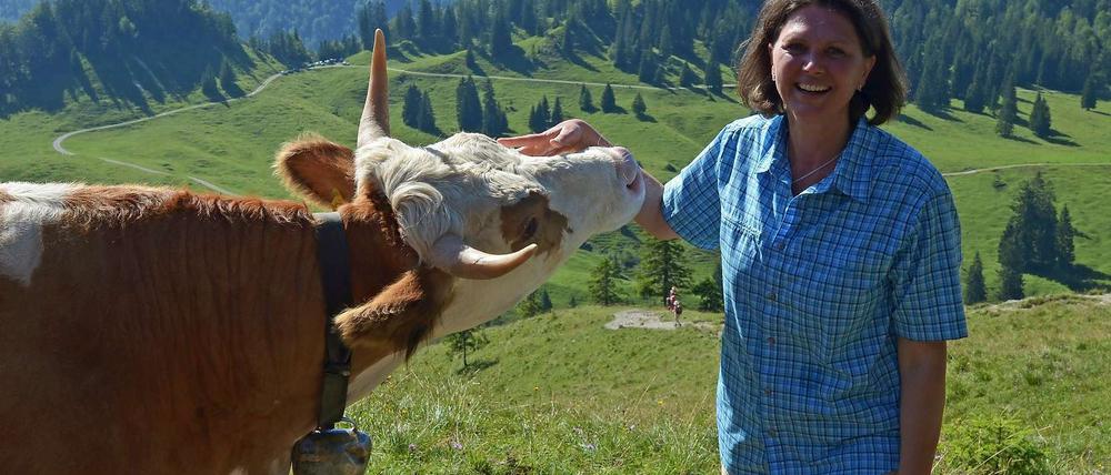 Nicht nur Tiere mögen Ilse Aigner: Sie soll für die CSU die Sympathien der weiblichen Wähler zurück gewinnen.