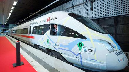 Wie stolz die Bahn auf die Kooperation mit Google ist, lässt sich hier ablesen: Ein ICE fährt künftig mit den Logos beider Konzerne.