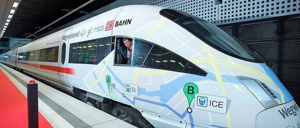 Wie stolz die Bahn auf die Kooperation mit Google ist, lässt sich hier ablesen: Ein ICE fährt künftig mit den Logos beider Konzerne.