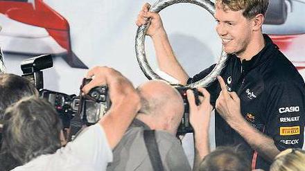 Der Weltmeister dreht wieder am großen Rad. Sebastian Vettel gibt auf der Zielgeraden der Saison noch einmal Gas. Foto: AFP