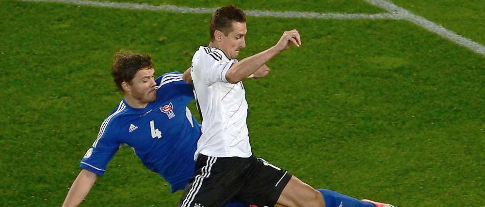 Mit Zug zum Tor. In seinen vier Spielen gegen Österreich hat Miroslav Klose fünfmal getroffen. 
