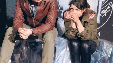 Hipsterpärchen. Oliver Stern als Dr. Stockmann und Eva Meckbach als Gattin. Foto: O. Zillmer