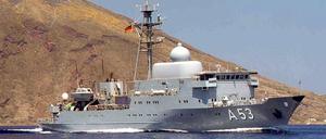 Das Flottendienstboot "Oker" der deutschen Marine ist auf dem Weg zu einem Einsatz im östlichen Mittelmeer.