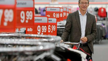 Setzt auf Mütter mit wenig Geld: Der Textildiscounter Kik mit seinem Geschäftsführer Michael Arretz.