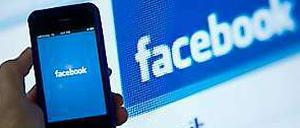 Wie schaltet man effektiv Werbung auf den kleinen Smartphones? Diese Frage ist derzeit für Facebook nicht zu beantworten.