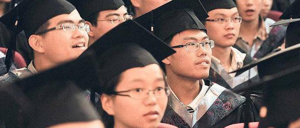 Ungewisse Zukunft. Die Krise der weltweiten Wirtschaft trifft Chinas Absolventen hart. Ein Viertel findet keinen adäquaten Job.