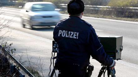 Autofahrer beschimpfen Radarfallen oft als "Abzocke".