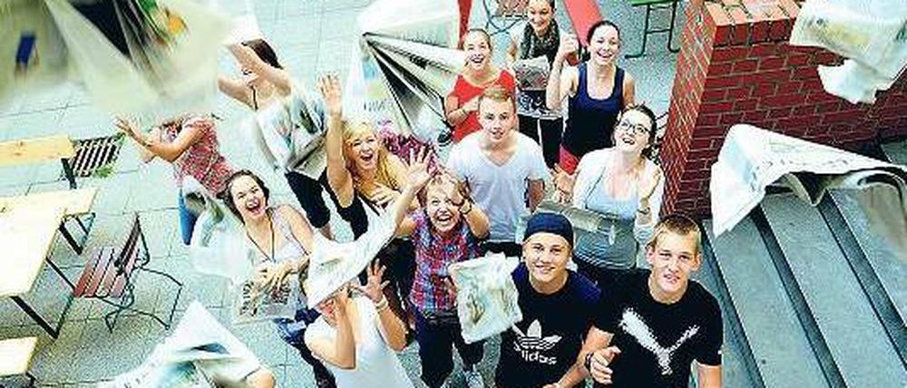 Die Teilnehmer und Teilnehmerinnen der Schüler-Sommerakademie im Tagesspiegel-Innenhof.