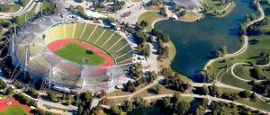 Legendäre Landschaft. Luftaufnahme der Münchner Olympiaanlagen von 1972. 