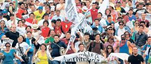 Rennen für die Freiheit. Demonstration der Studentenbewegung „Yo Soy 132“ in Mexiko City. Foto: Reuters