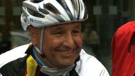 Vor drei Jahren brachte ein Herzinfarkt Jürgen Fuß fast um. Am Donnerstag startete der 46-Jährige nach sieben OPs mit dem Rad nach London.